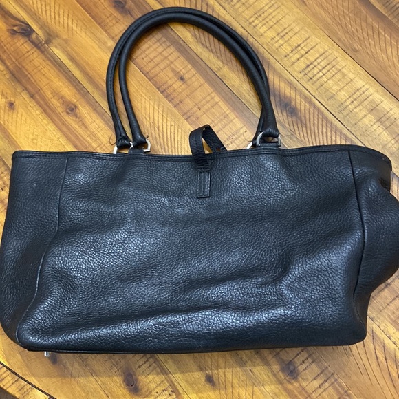 Guia’s Italy Leather Shoulder Bag - Picture 6 of 16